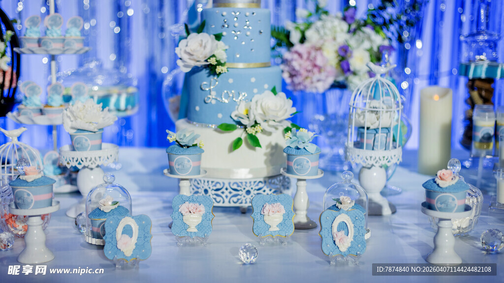 梦幻蓝白色系婚礼甜品台