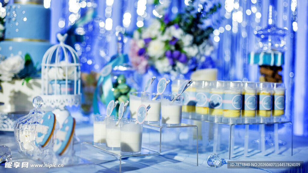 梦幻蓝色系婚礼甜品布置