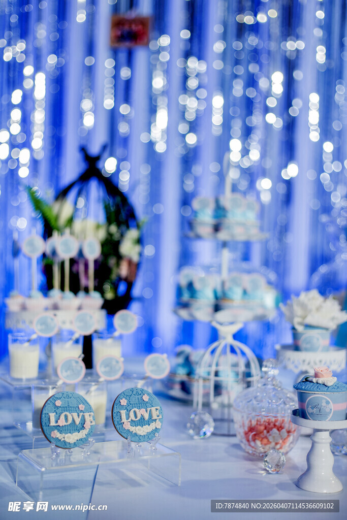 梦幻蓝色系甜品展示桌