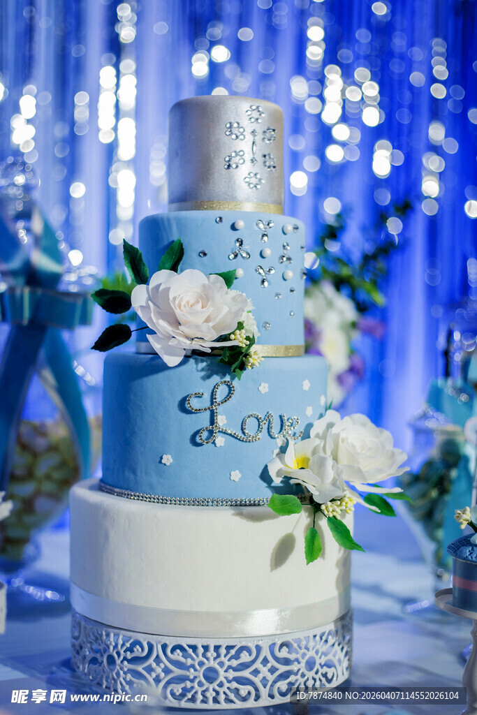梦幻蓝白多层婚礼蛋糕