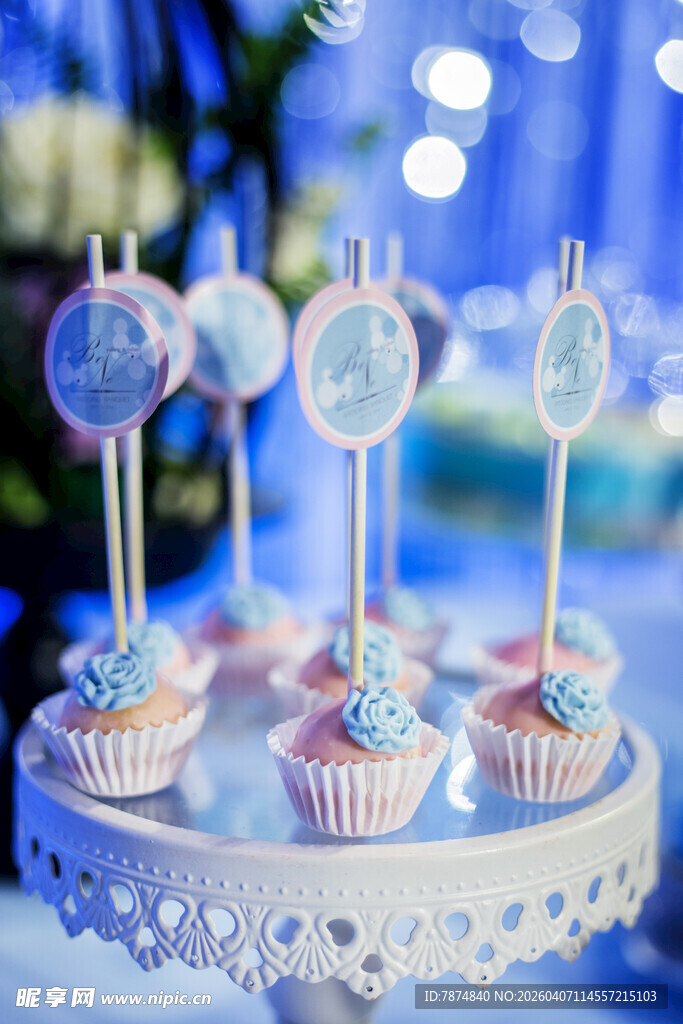 梦幻装饰纸杯蛋糕