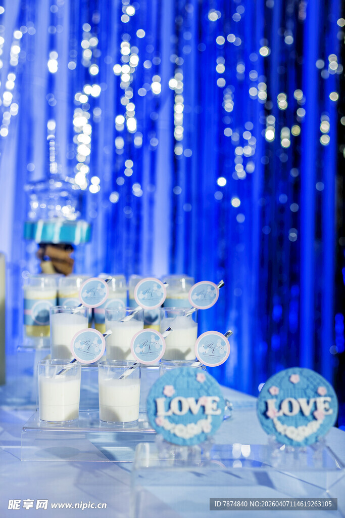 蓝色梦幻婚礼甜品展示区