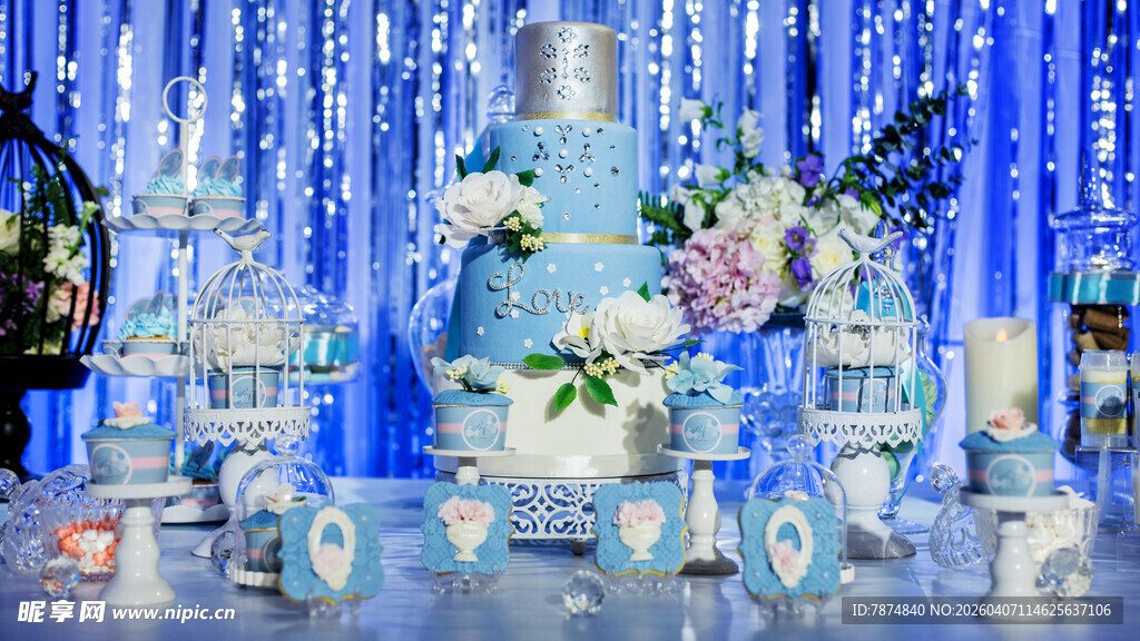 梦幻蓝色系婚礼甜品布置
