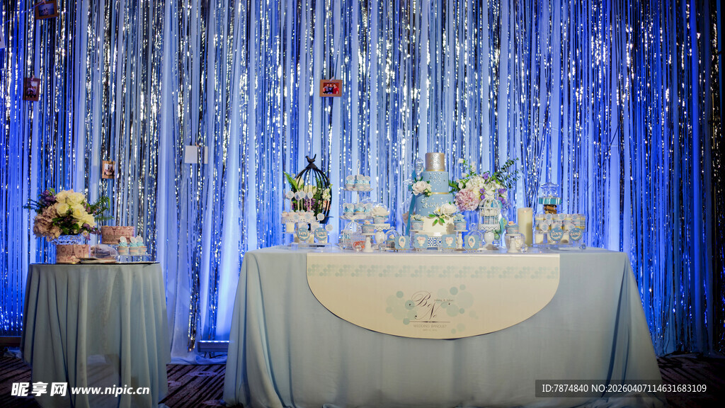 梦幻蓝色系婚礼甜品布置