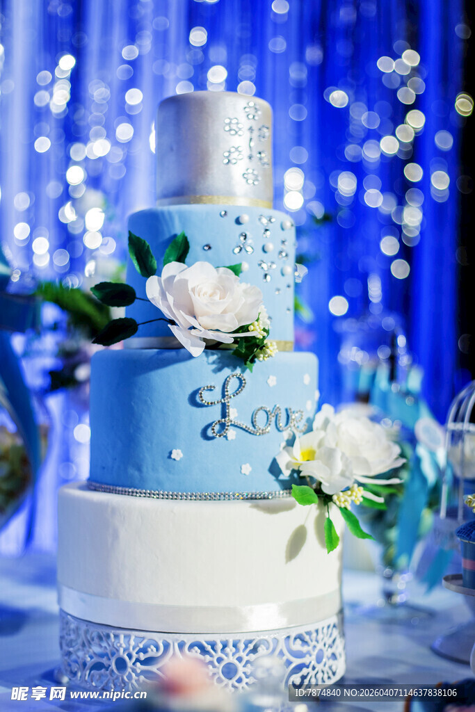 梦幻蓝白多层婚礼蛋糕