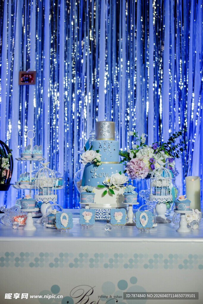梦幻蓝色系婚礼甜品布置