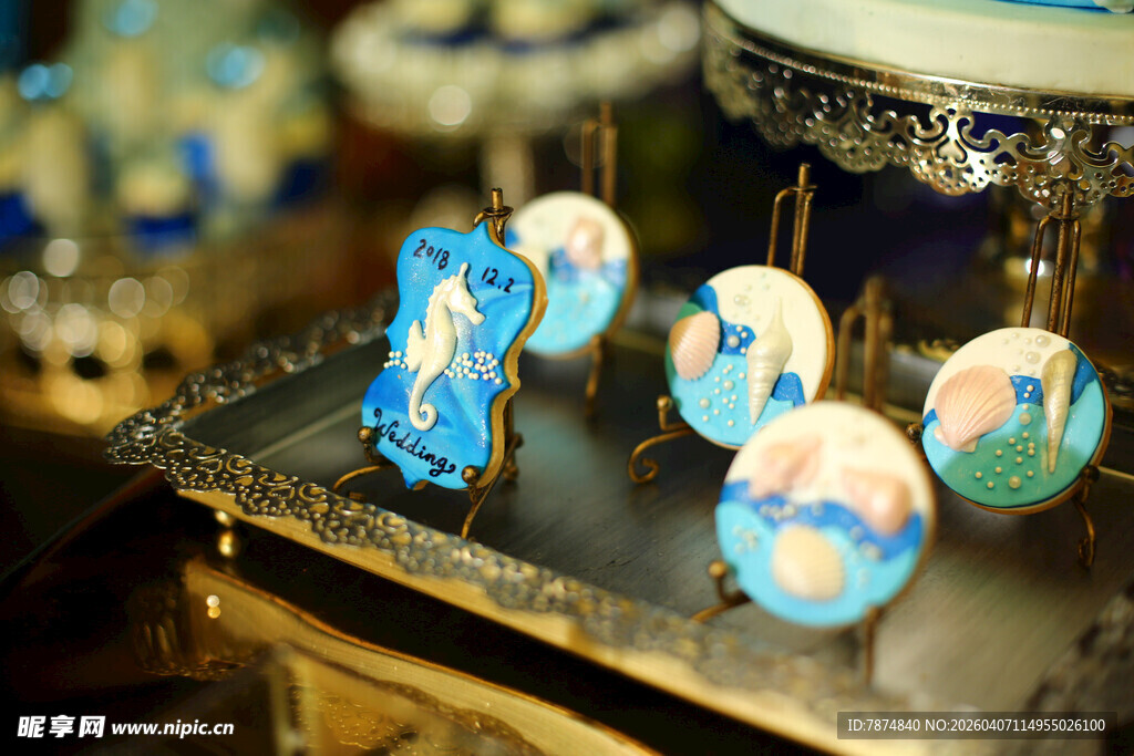 精致蓝白风装饰小甜点