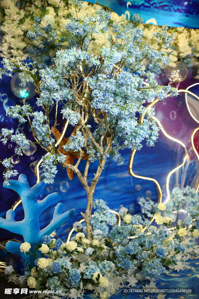 梦幻奇幻树景插画