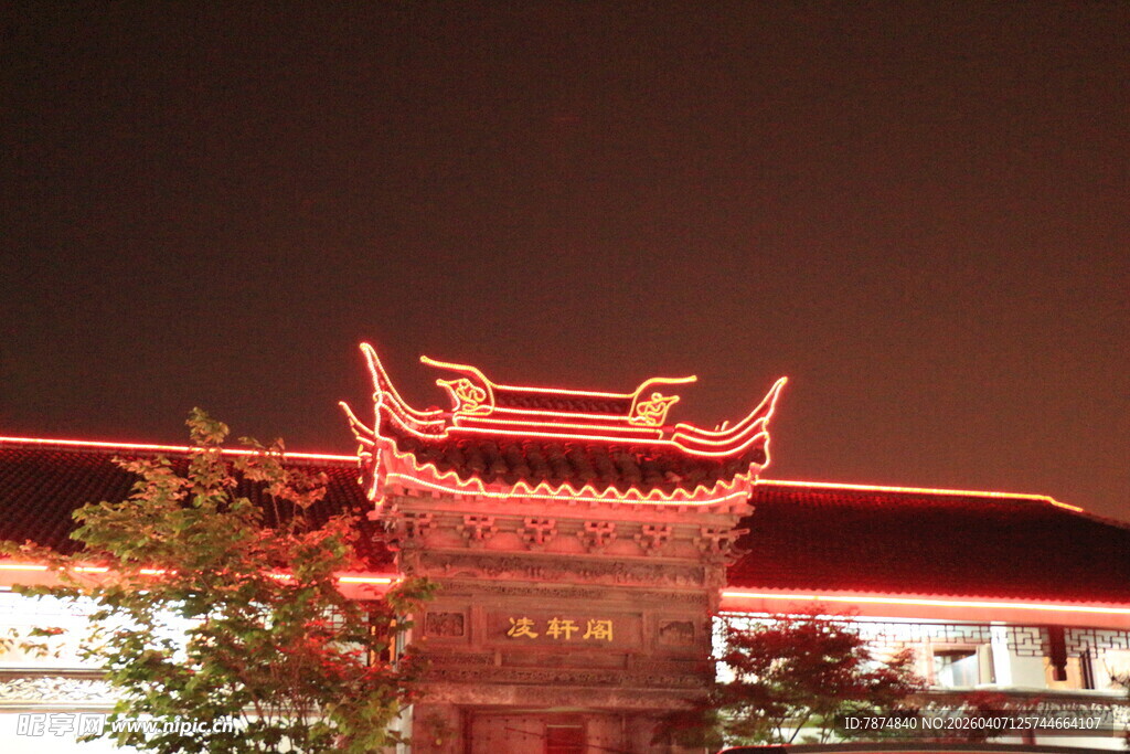 夜晚中式古建筑景观