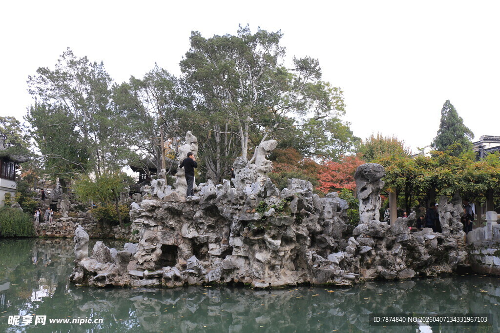 中式园林湖石景观