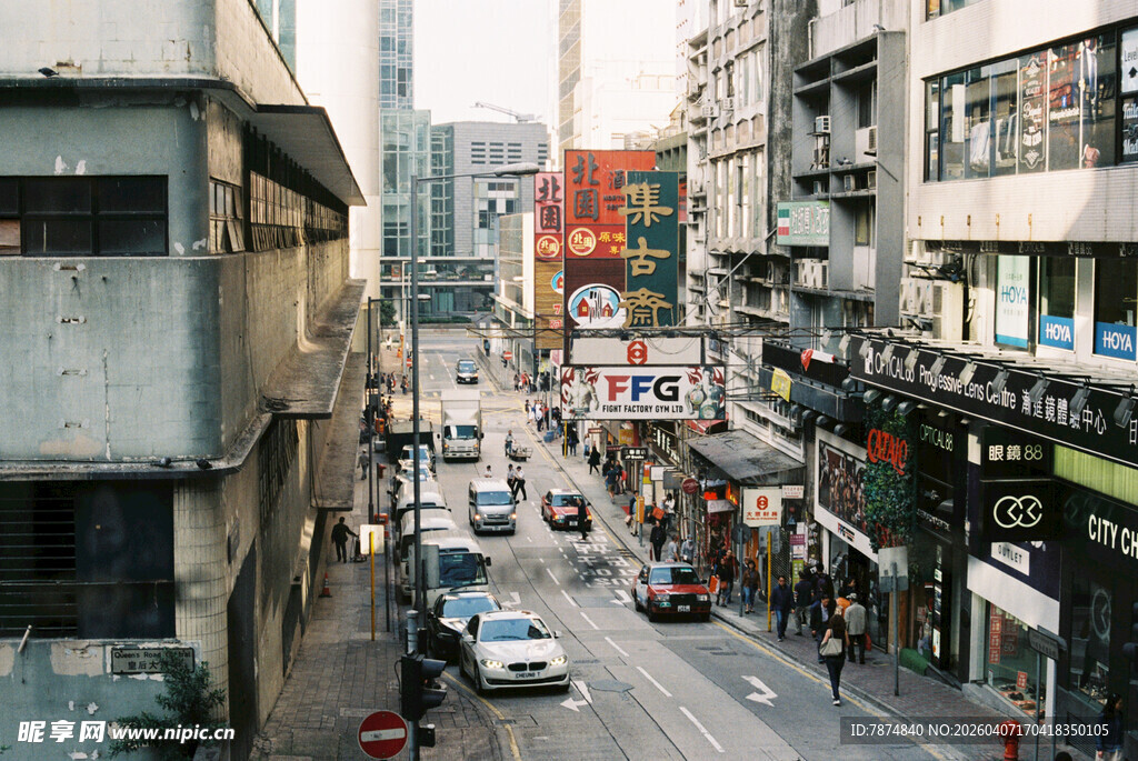 城市街道繁忙景象
