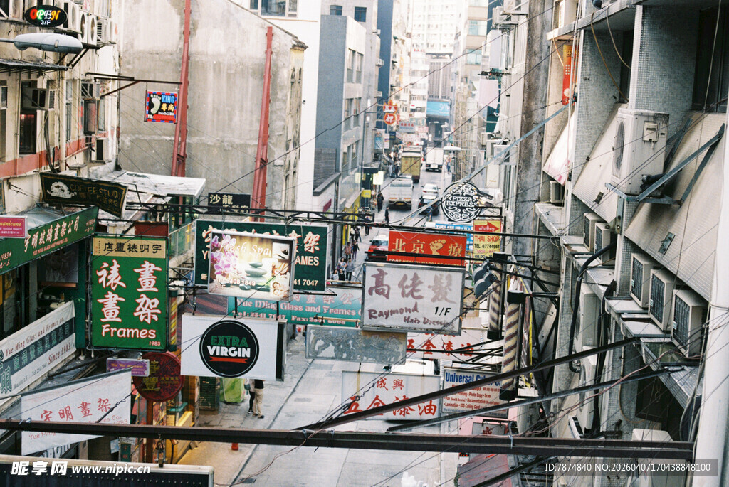 繁华都市小巷街景
