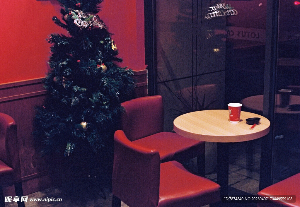 温馨圣诞室内休闲场景