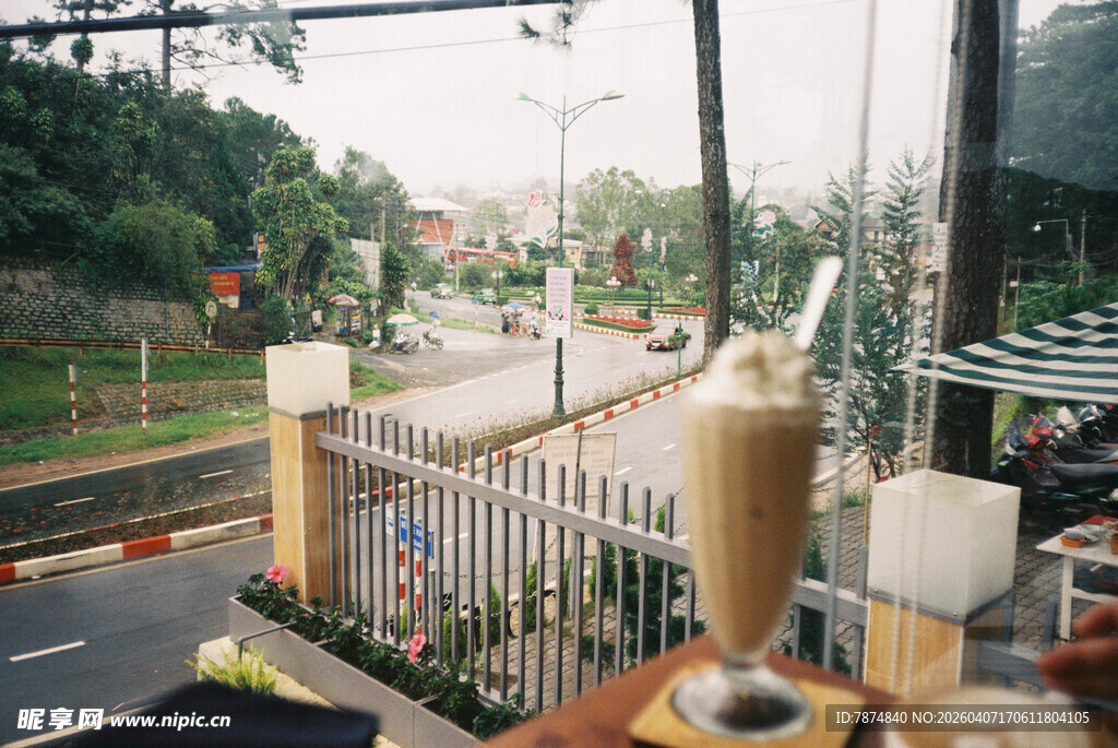 阳台外的宜人街景