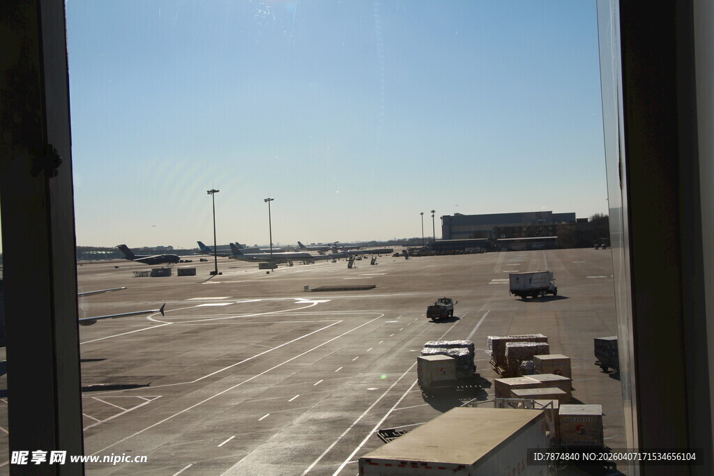 机场停机坪景象