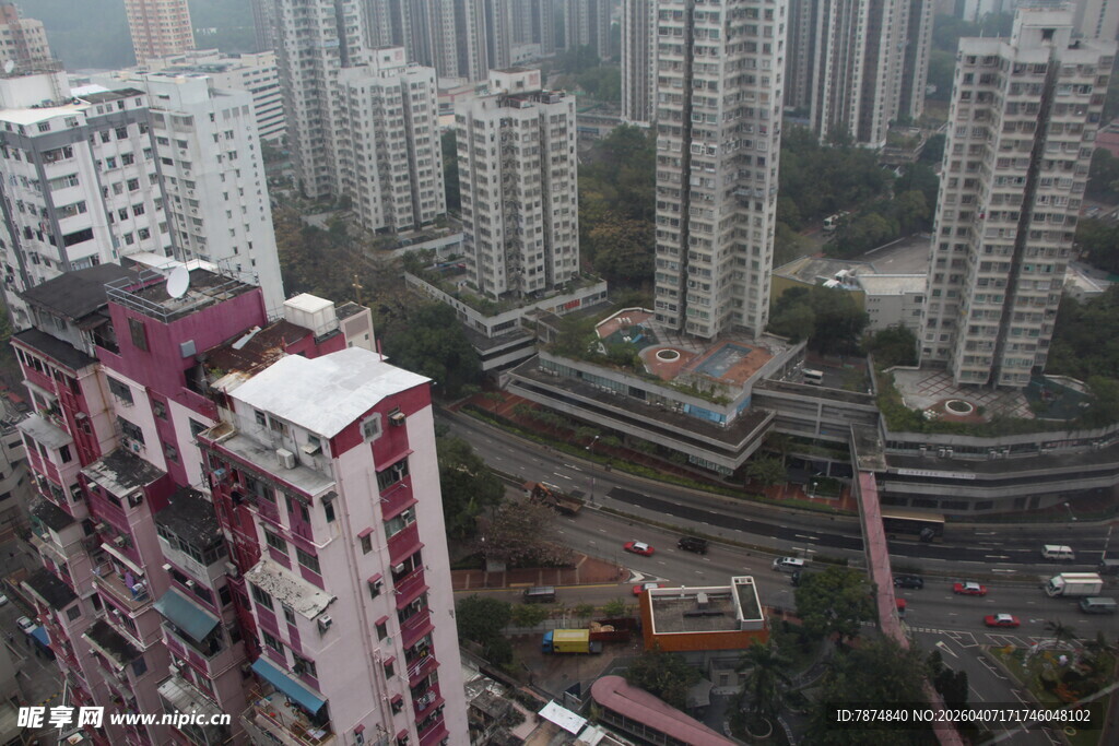 城市高楼与交错交通景观