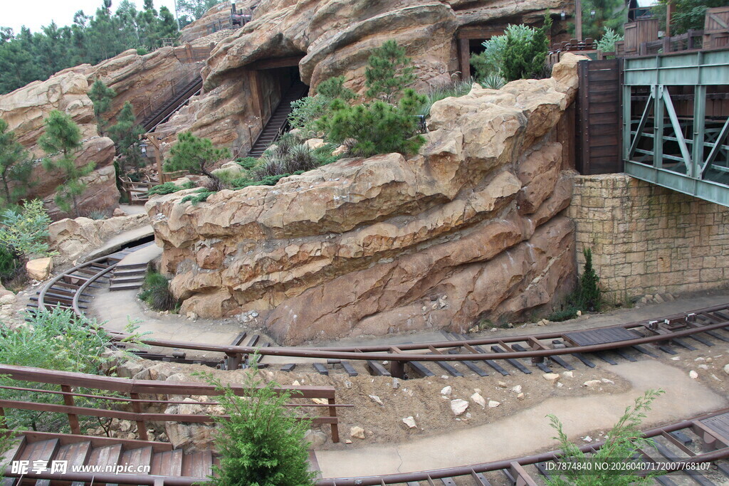 主题公园内的铁路景观