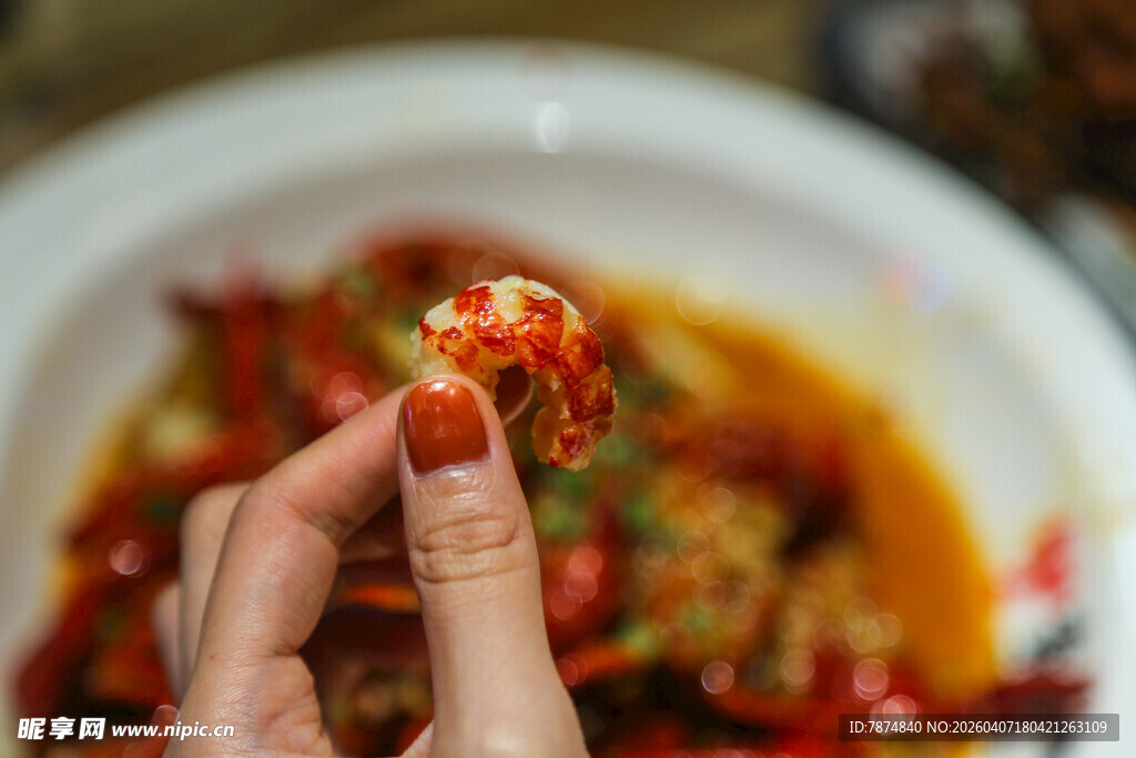 手剥美味小龙虾