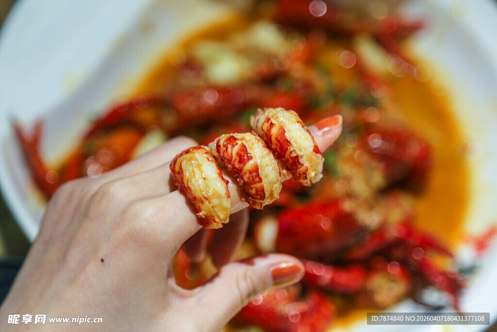 手剥美味小龙虾