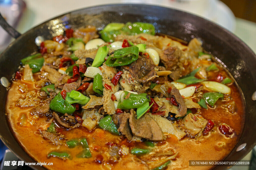 香辣美味的特色炖锅料理