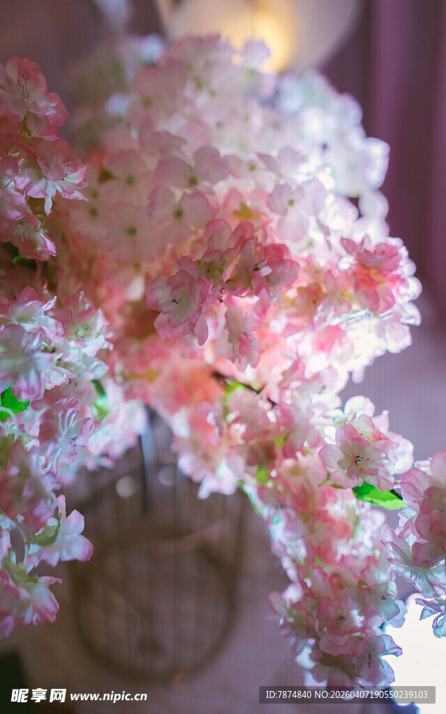 浪漫粉色花卉装饰摆件