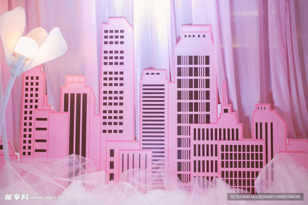 梦幻粉色城市剪纸景观