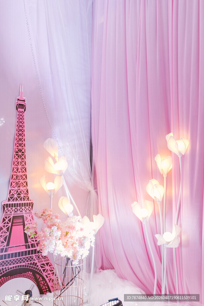 粉色浪漫埃菲尔铁塔装饰场景