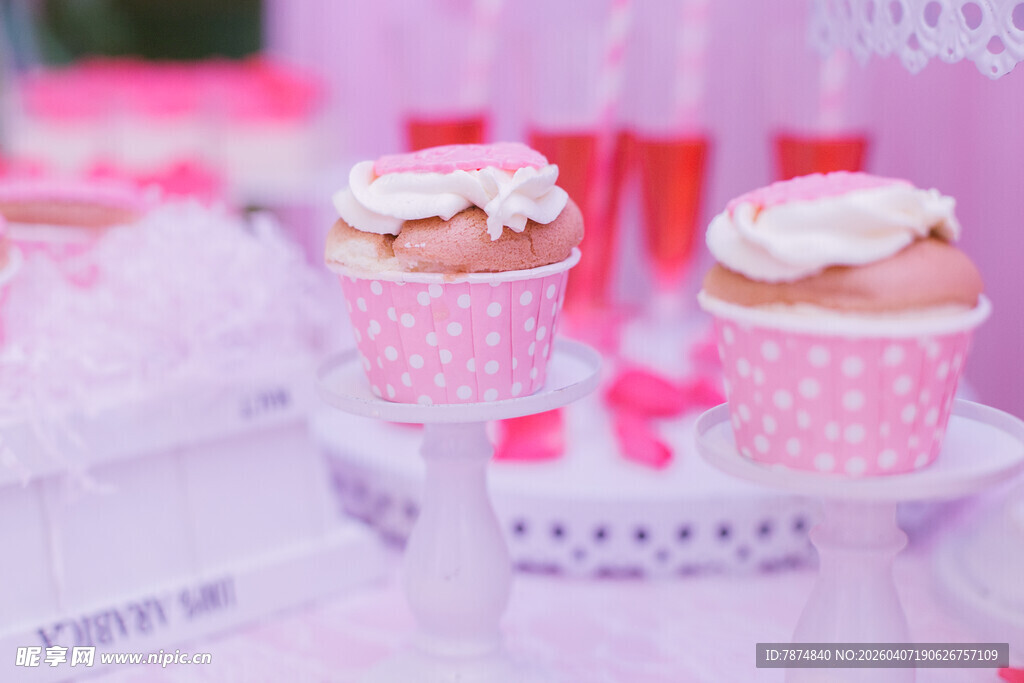 粉色系可爱纸杯蛋糕