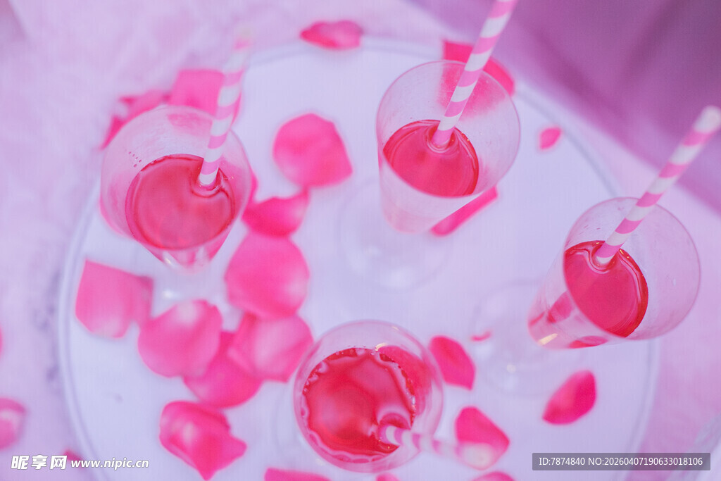 浪漫玫瑰花瓣泡澡水