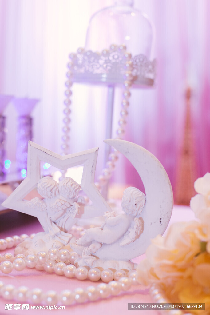 梦幻皇冠与珍珠饰品摆件