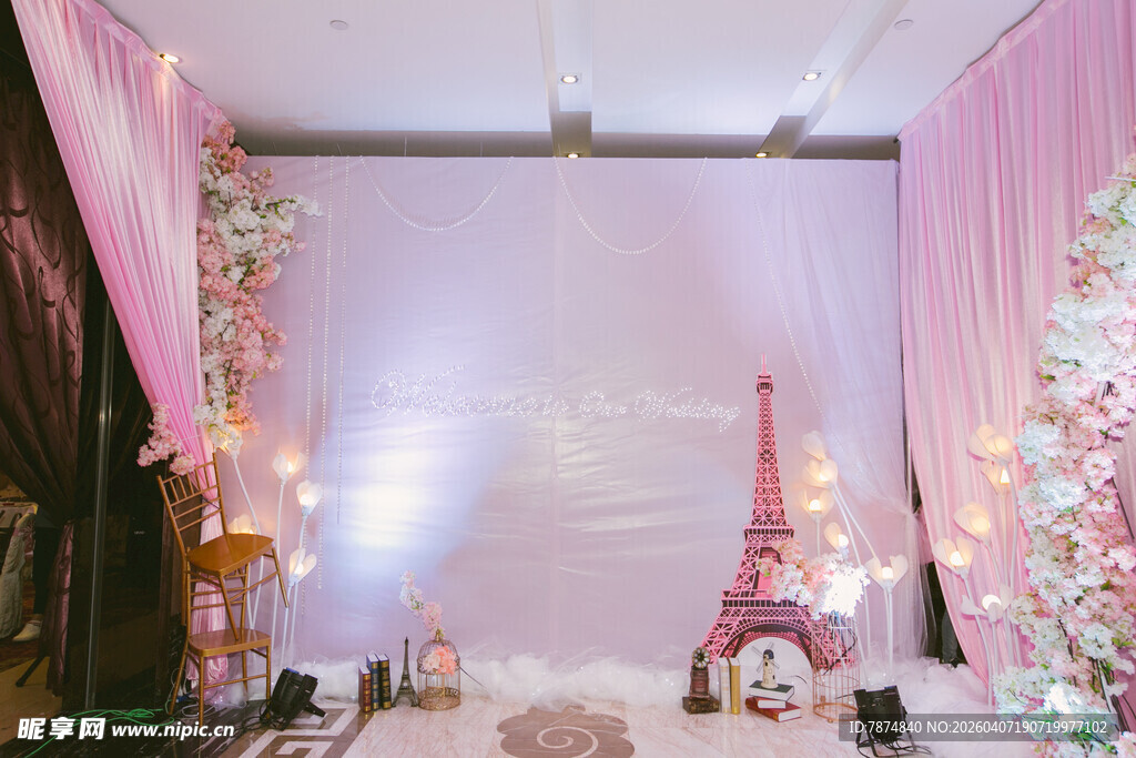 梦幻粉色系浪漫室内布景