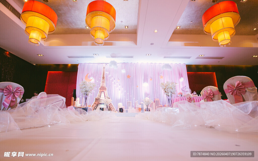 梦幻浪漫婚礼现场布置