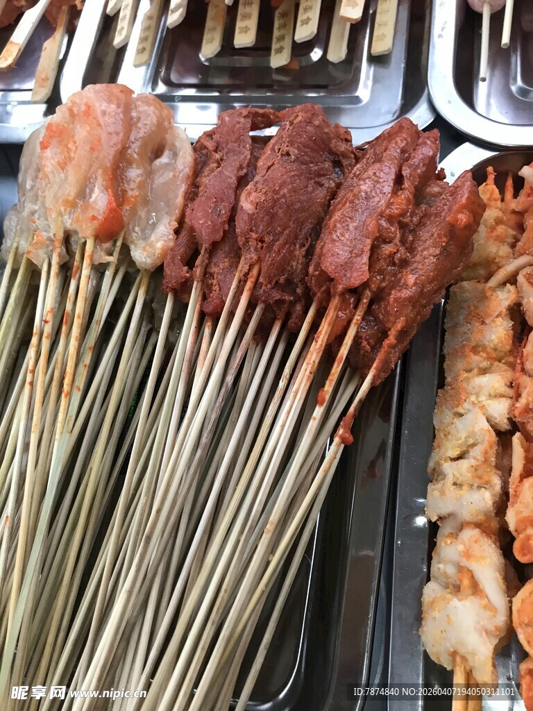 多样美味串串待品尝