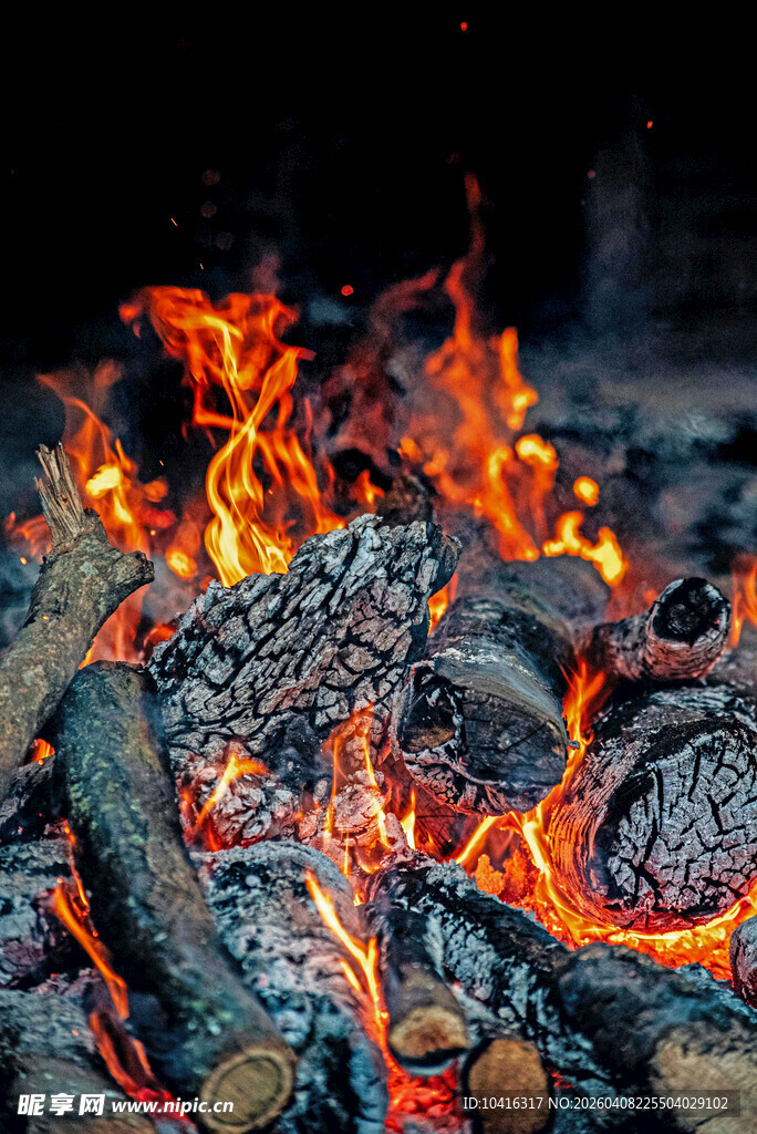 燃烧的柴火
