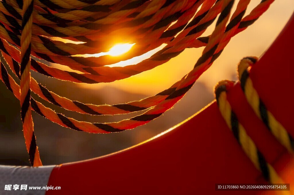 彩带间的暖光梦幻场景电脑壁纸