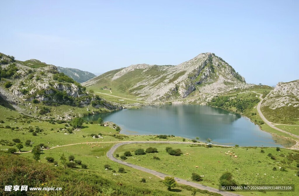 山间碧湖美景电脑壁纸