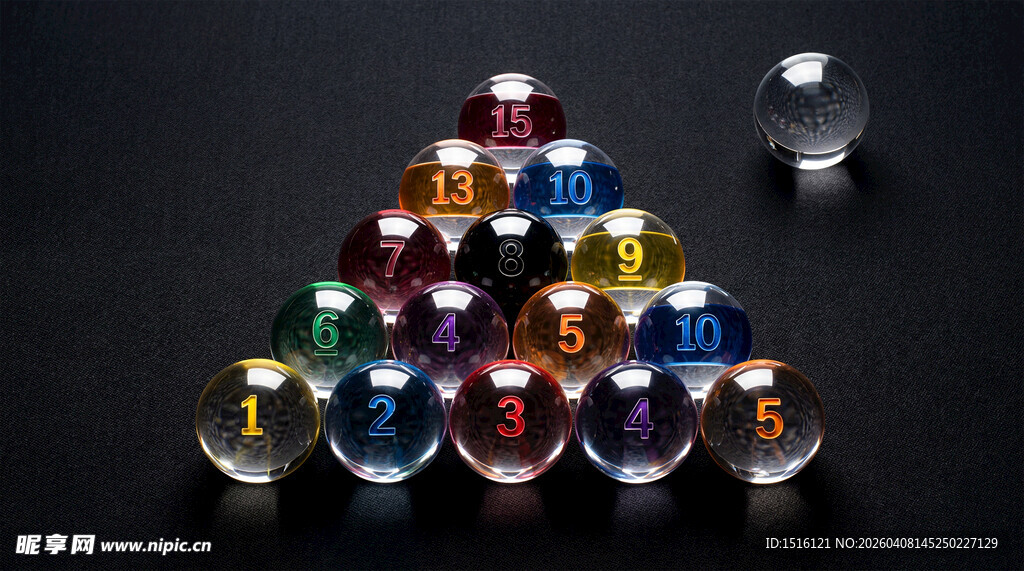 彩色弹珠堆叠与单颗弹珠