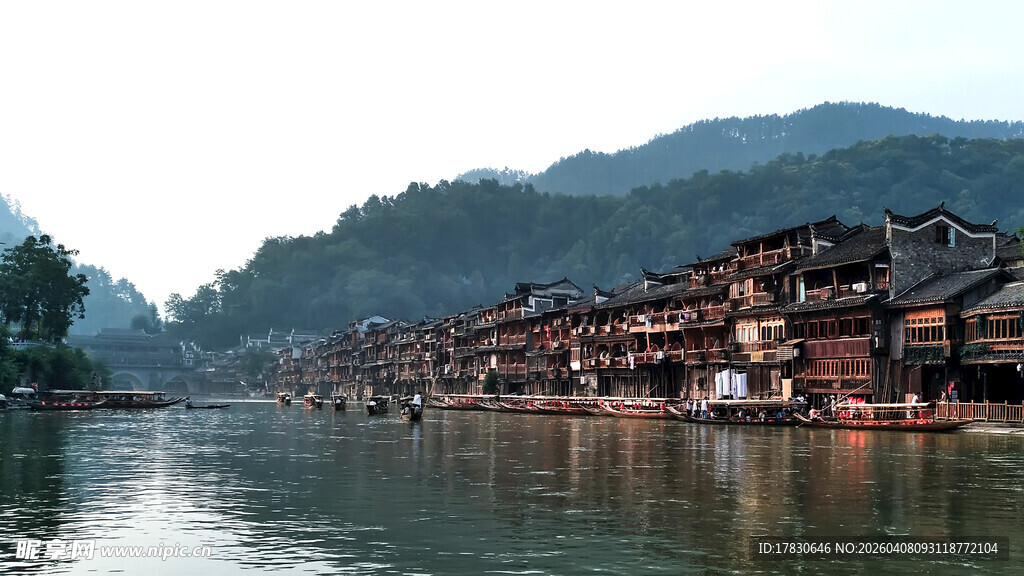 湘西河畔古村落美景