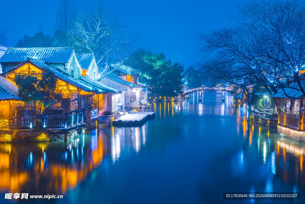 江南水乡夜景静谧迷人