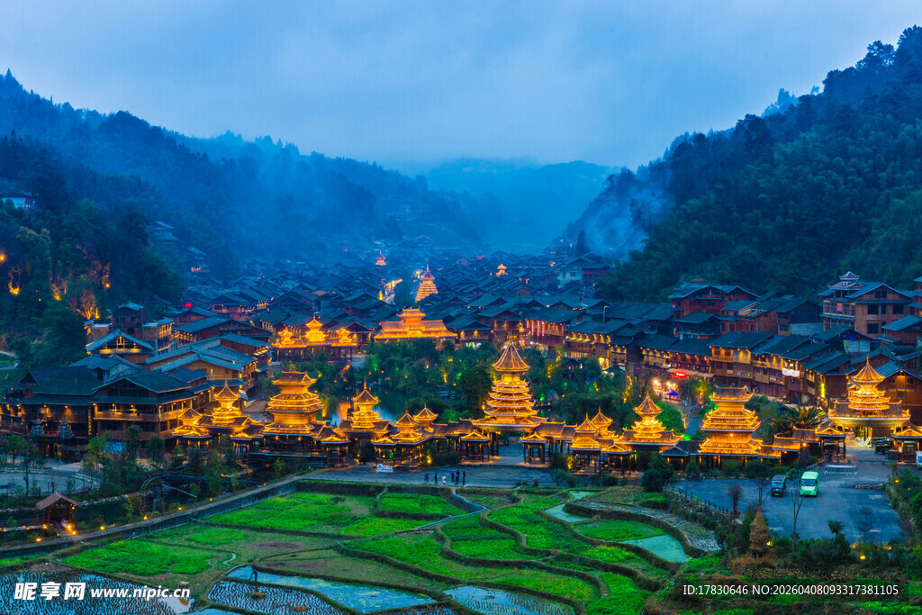 苗寨夜景田园灯火相映成趣