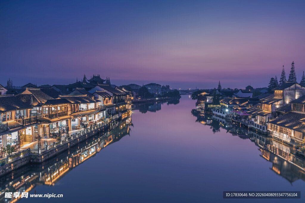 河畔夜景城市灯火璀璨