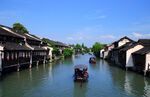江南水乡河道小船风景