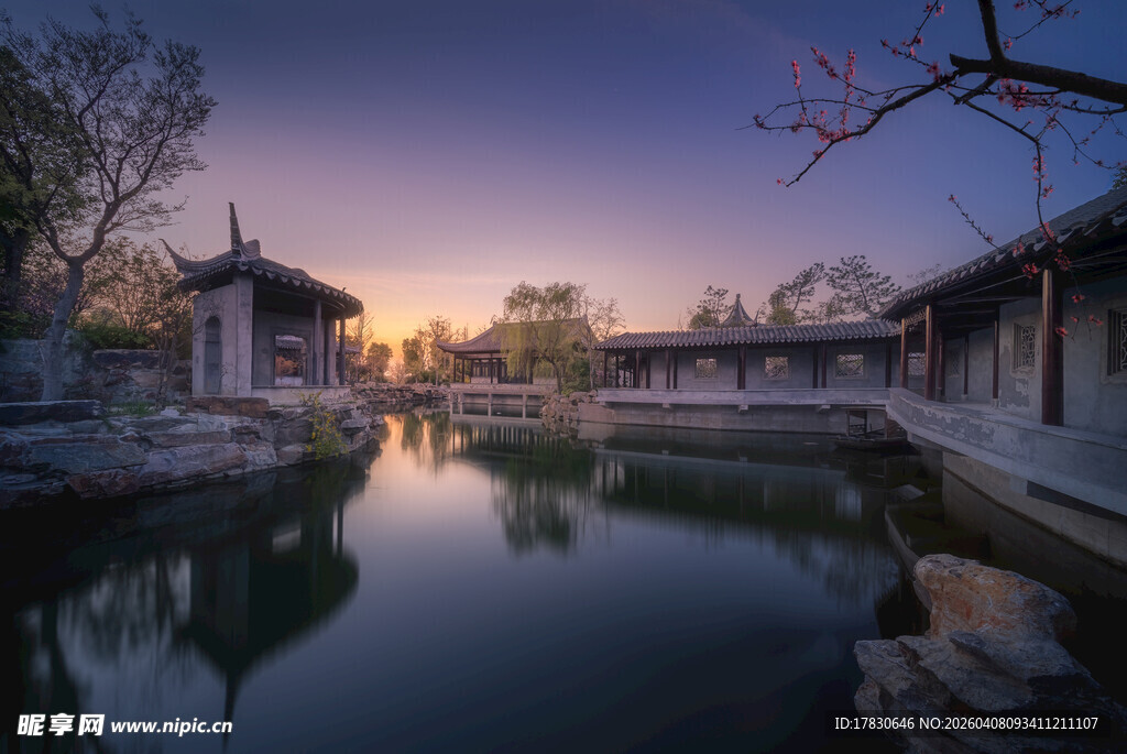 古园林黄昏水景