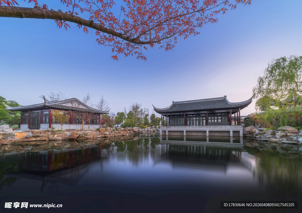 中式园林湖畔美景