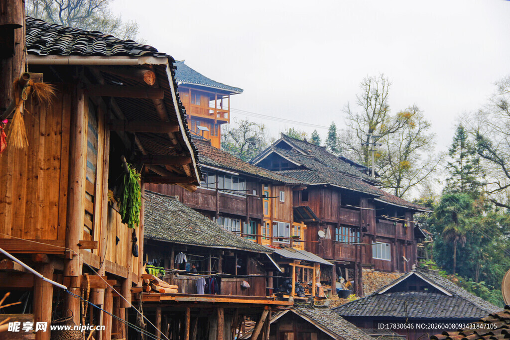 古朴村落木质民居景观