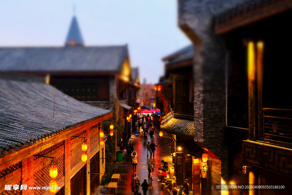 古巷夜景灯笼点亮烟火气