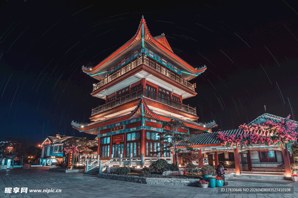 古楼夜景灯火璀璨映夜色