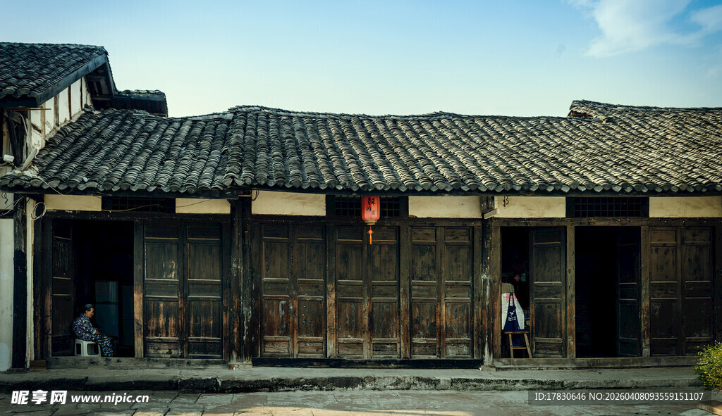 古旧中式店铺宁静氛围