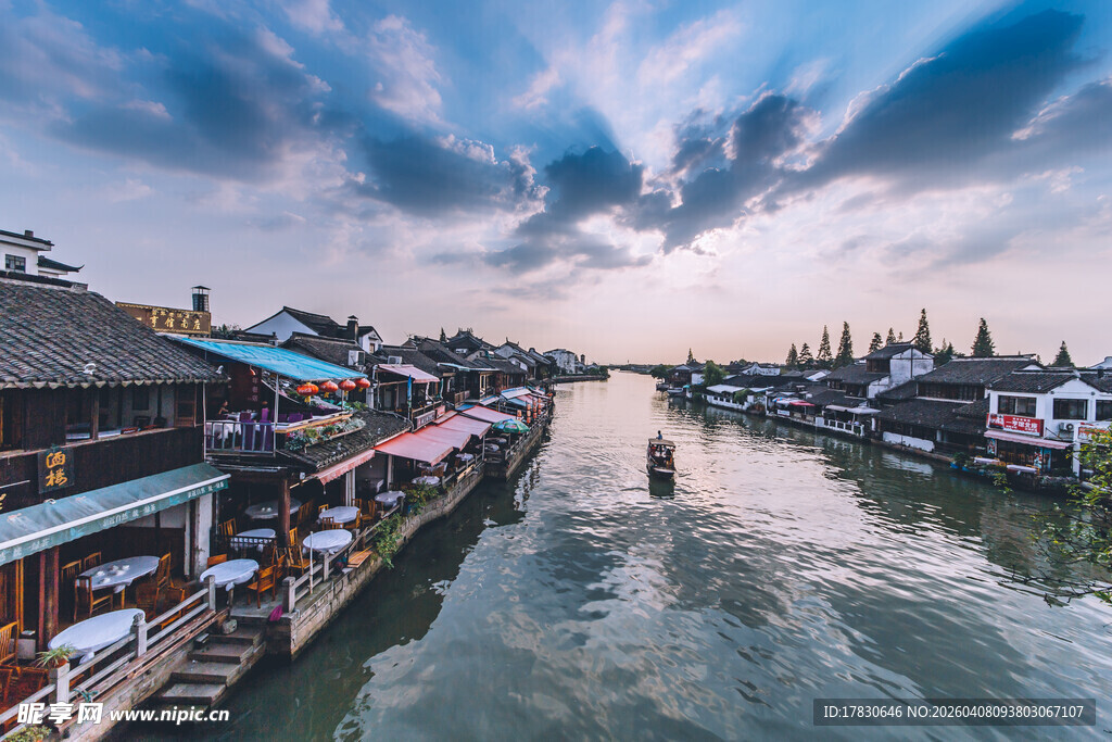 水乡河畔的古朴景致