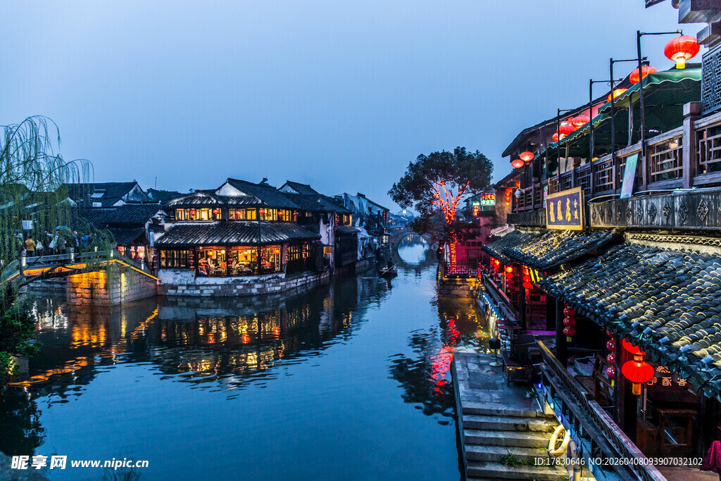 江南水乡夜景灯火璀璨